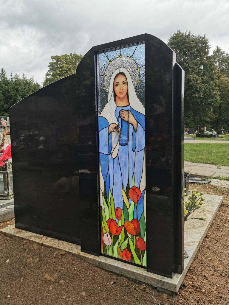 Nagrobek z witrażem Zielona Góra